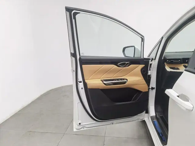 GAC Trumpchi E8 — Фото автомобиля 8