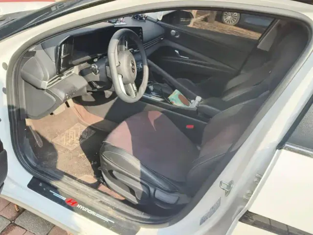 Hyundai Elantra — Фото автомобиля 9