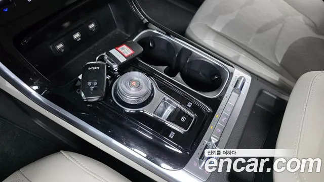 Kia Carnival Generation 4 — Фото автомобиля 9