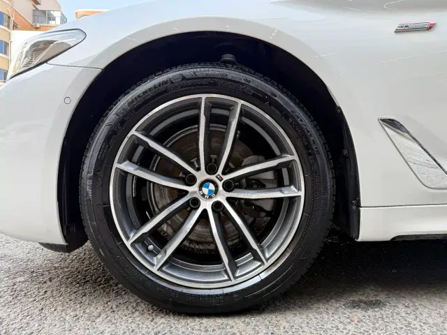 BMW 5 Series — Фото автомобиля 16