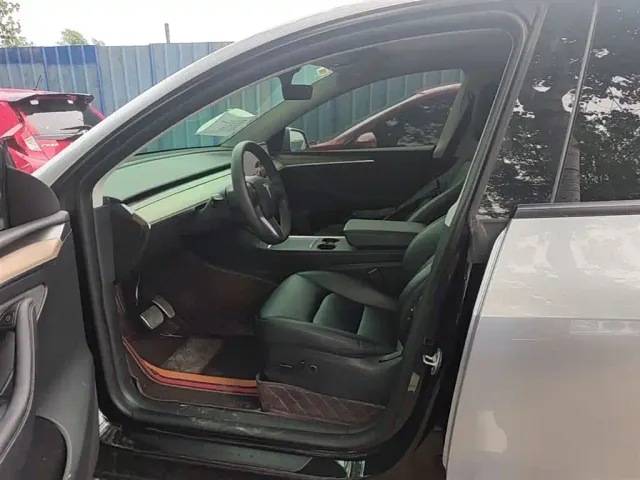 Tesla Model Y — Фото автомобиля 14