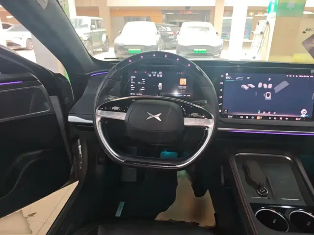 Xpeng P7 — Фото автомобиля 10