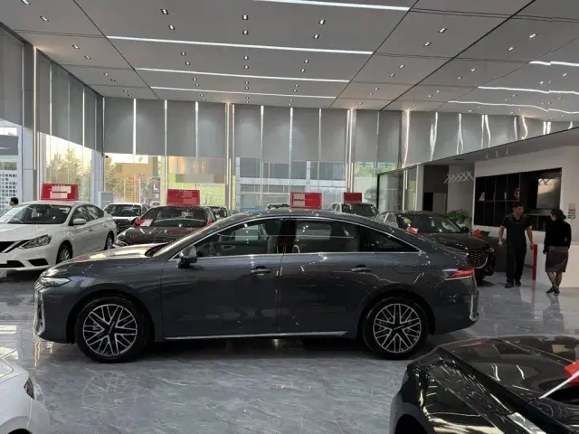 Roewe M7 DMH — Фото автомобиля 4
