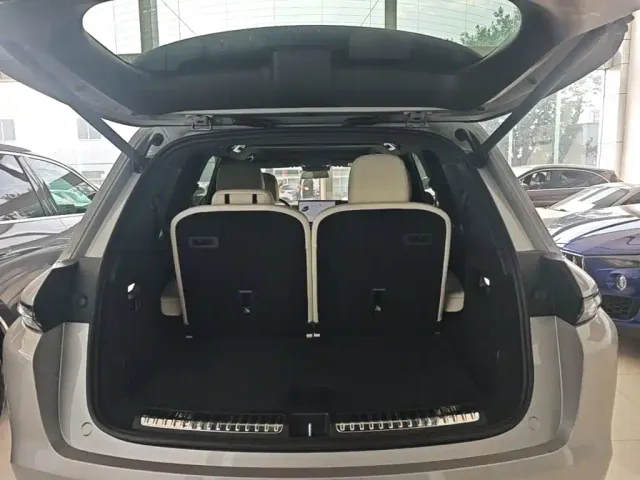Li Auto L8 — Фото автомобиля 18