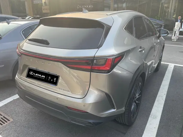 Lexus NX — Фото автомобиля 2