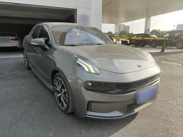 Lynk & Co 03 — Фото автомобиля 3