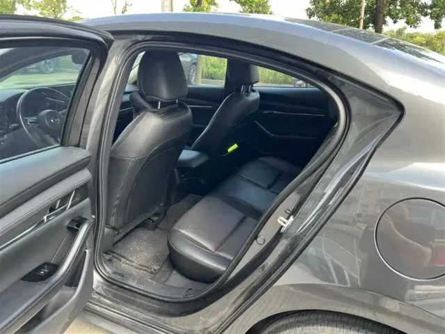 Mazda Axela — Фото автомобиля 6