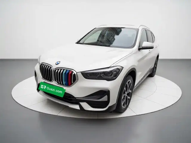 Фотография автомобиля — BMW X1