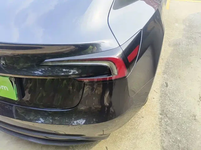 Tesla Model 3 — Фото автомобиля 7