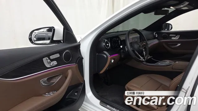 Mercedes-Benz E-Class — Фото автомобиля 10