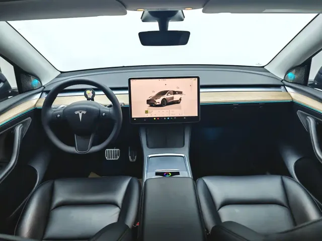 Tesla Model Y — Фото автомобиля 8