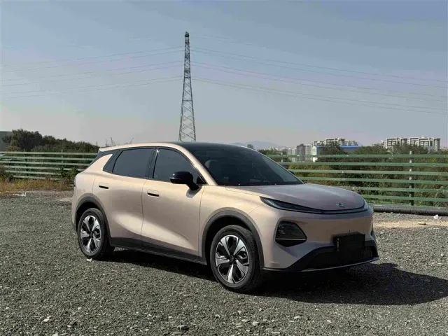 Changan Qiyuan Q05 — Фото автомобиля 3