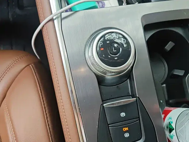Ford Explorer — Фото автомобиля 10