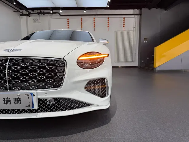 Bentley Continental Plug-in Hybrid — Фото автомобиля 10