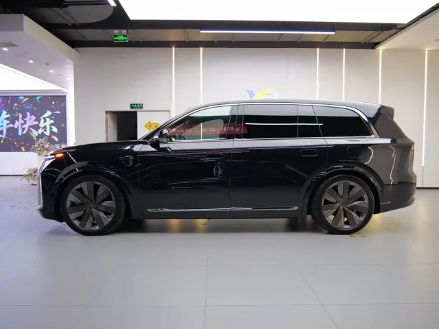 Li Auto L9 — Фото автомобиля 7
