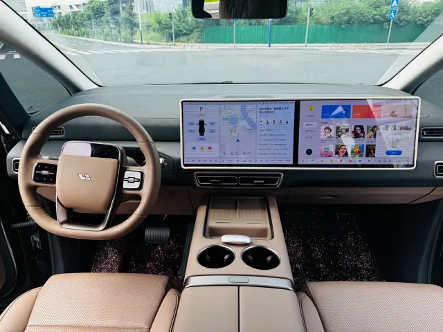 Li Auto MEGA — Фото автомобиля 13