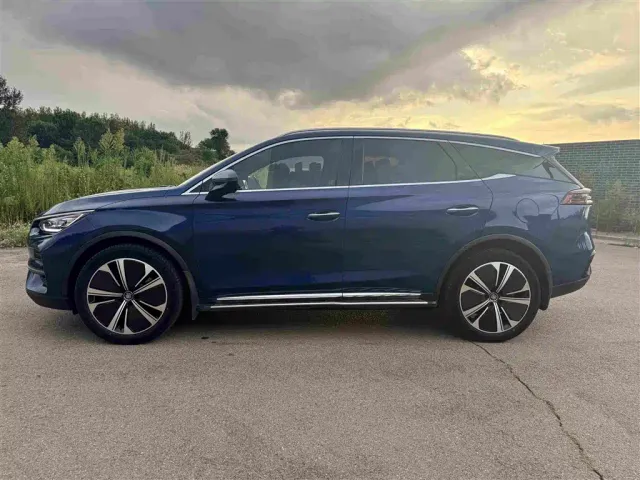 BYD Tang — Фото автомобиля 17