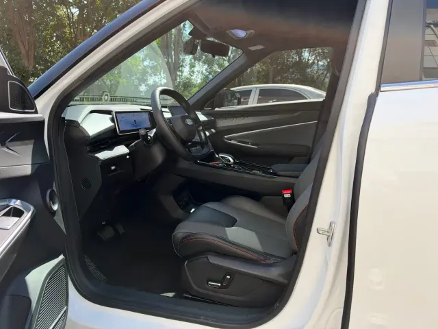 Geely Boyue — Фото автомобиля 8