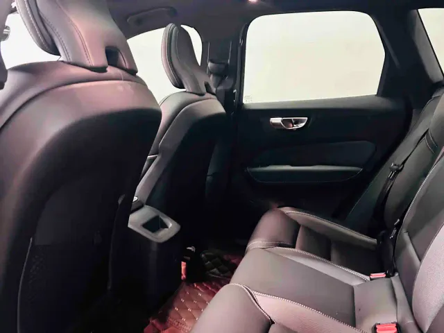 Volvo XC60 — Фото автомобиля 11
