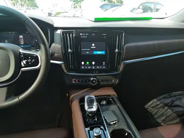 Volvo S90 — Фото автомобиля 12