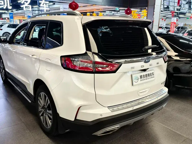 Ford Edge — Фото автомобиля 5