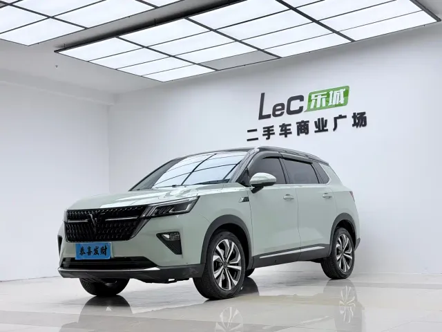Фотография автомобиля — Wuling Asta