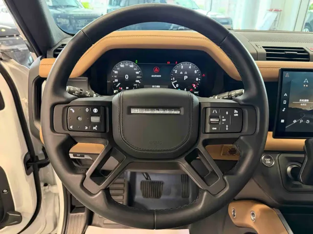 Land Rover Defender — Фото автомобиля 8