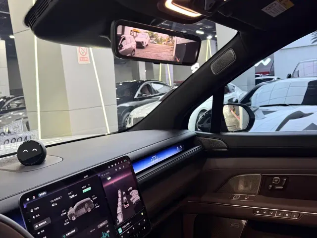 Nio ES8 — Фото автомобиля 23