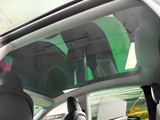 Tesla Model Y — Фото автомобиля 17