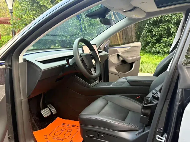 Tesla Model Y — Фото автомобиля 4
