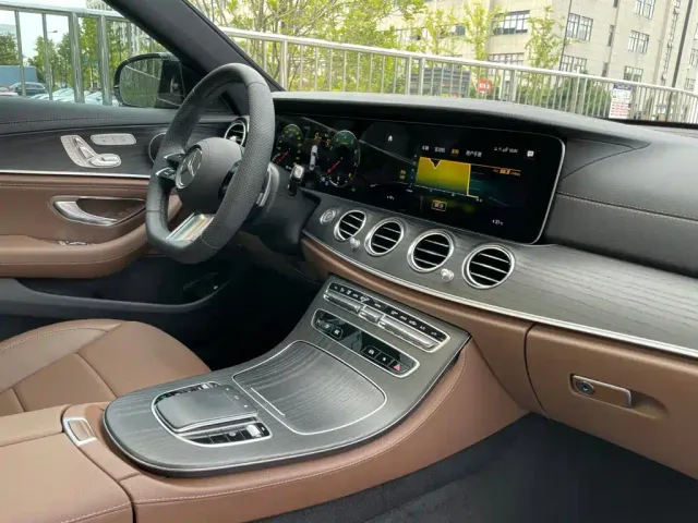 Mercedes-Benz E-Class — Фото автомобиля 22
