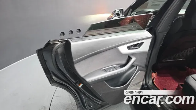 Audi Q8 55 TFSI quattro Premium — Фото автомобиля 19