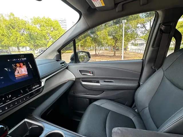 Toyota Granvia — Фото автомобиля 16