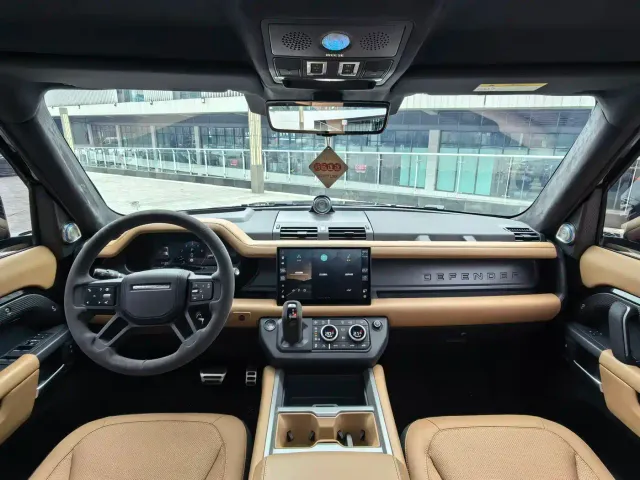 Land Rover Land Rover Defender 2025 110 3.0T P400 -Dynamic HSE — Фото автомобиля 11