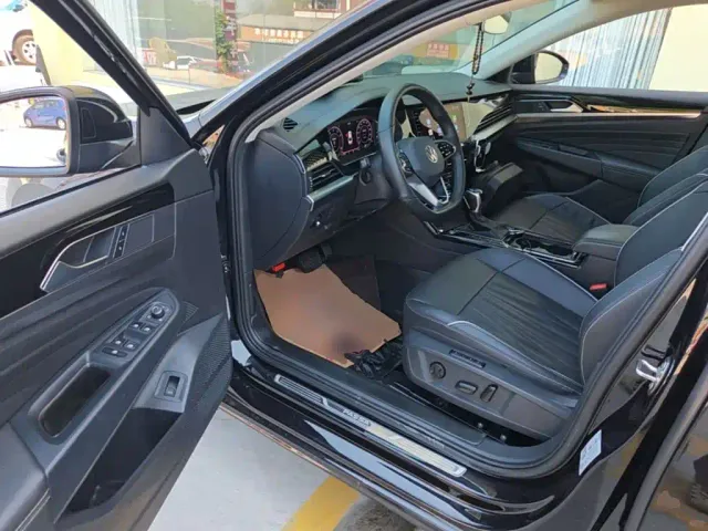 Volkswagen Passat — Фото автомобиля 15
