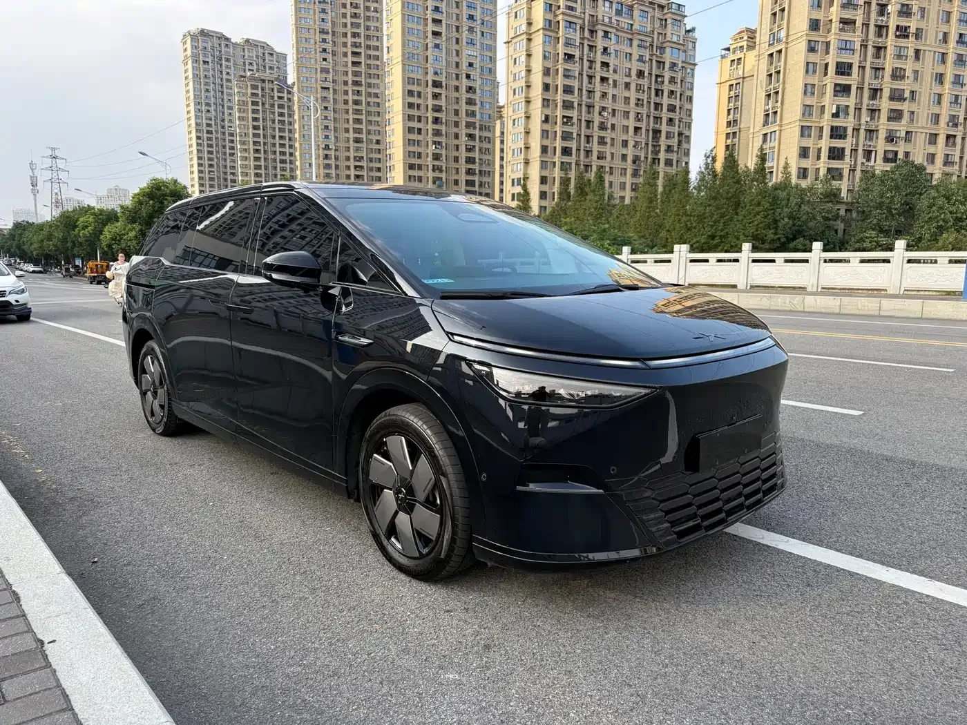 XPeng XPeng X9 2024 610 Long Range Pro — Фото автомобиля 3