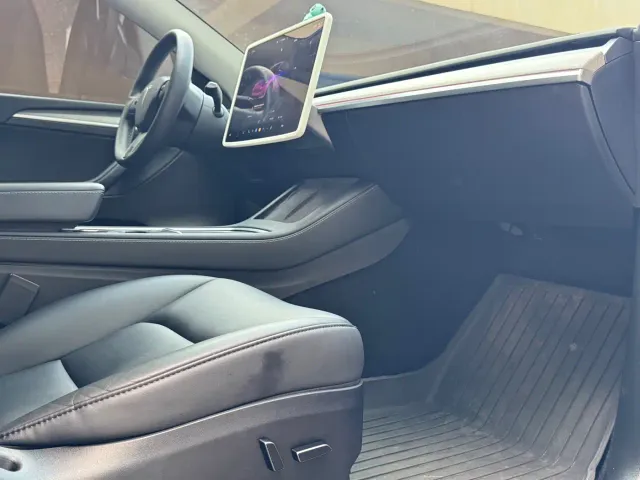 Tesla Model Y — Фото автомобиля 9