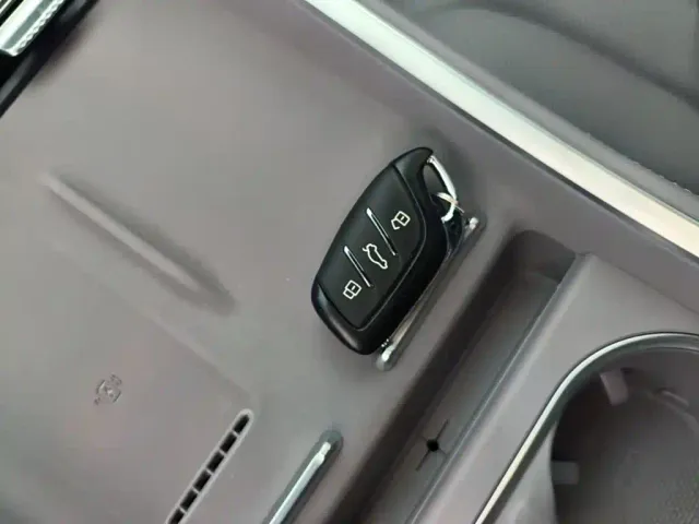 Roewe M7 DMH — Фото автомобиля 8