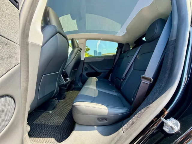 Tesla Model Y — Фото автомобиля 11