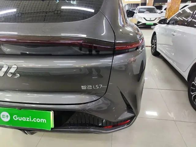 IM Motors IM LS7 — Фото автомобиля 7