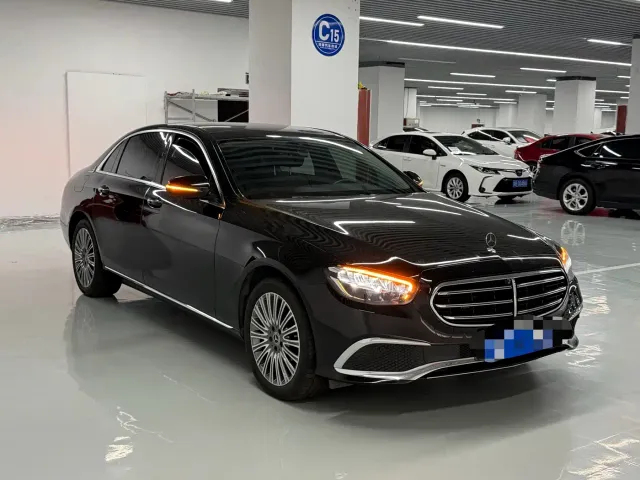 Mercedes-Benz E-Class — Фото автомобиля 3