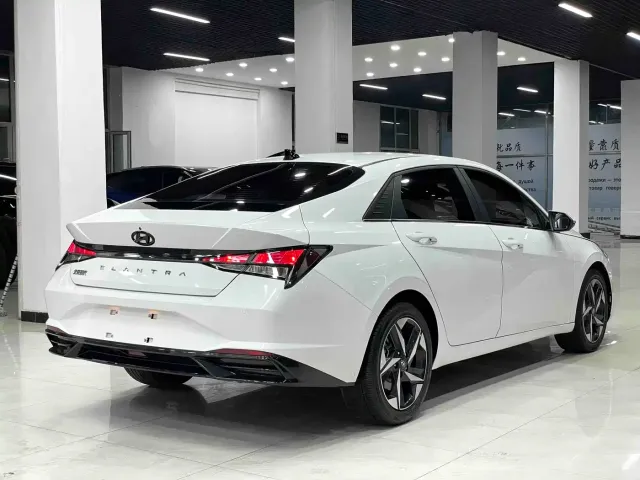 Hyundai Elantra — Фото автомобиля 19