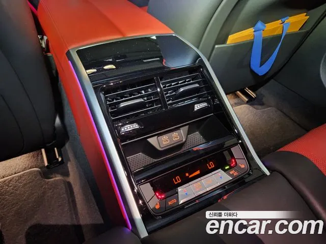 BMW 8 Series G15 — Фото автомобиля 11