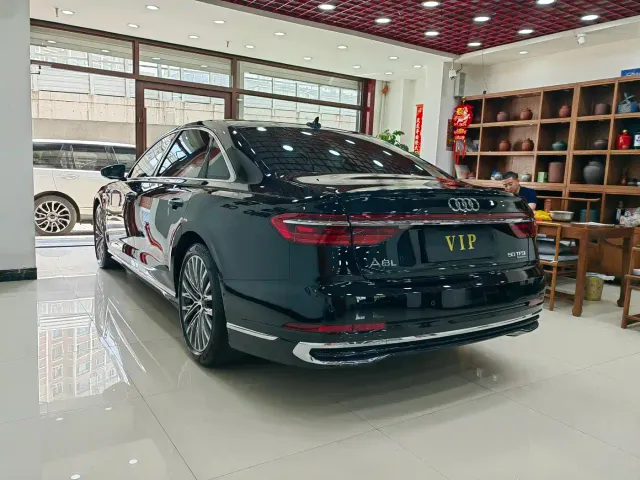 Audi A8 — Фото автомобиля 6