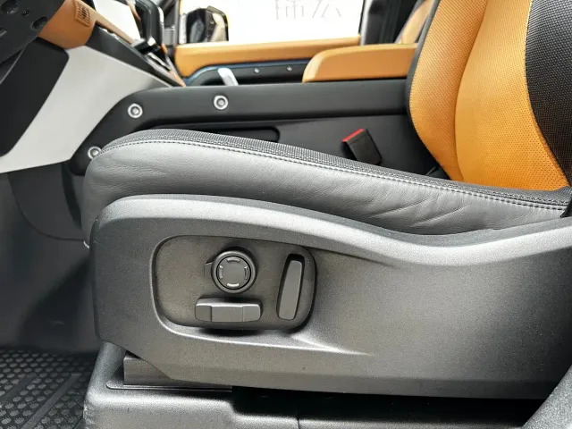 Land Rover Defender — Фото автомобиля 6
