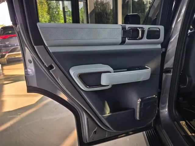 BYD FangChengBao Leopard 5 — Фото автомобиля 9