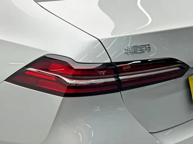 BMW 5 Series — Фото автомобиля 10