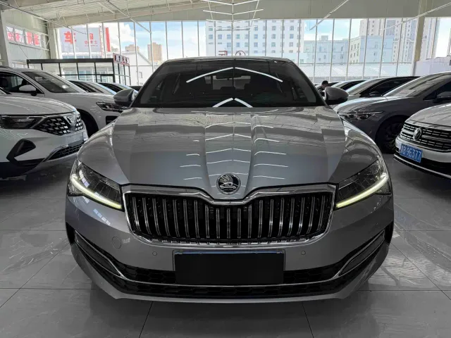 Skoda Superb — Фото автомобиля 2