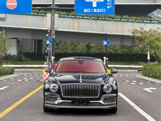 Фотография автомобиля — Bentley Flying Spur