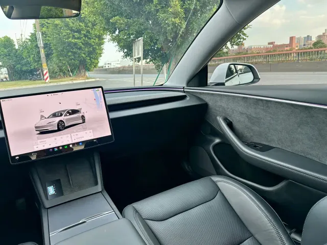 Tesla Model 3 — Фото автомобиля 9